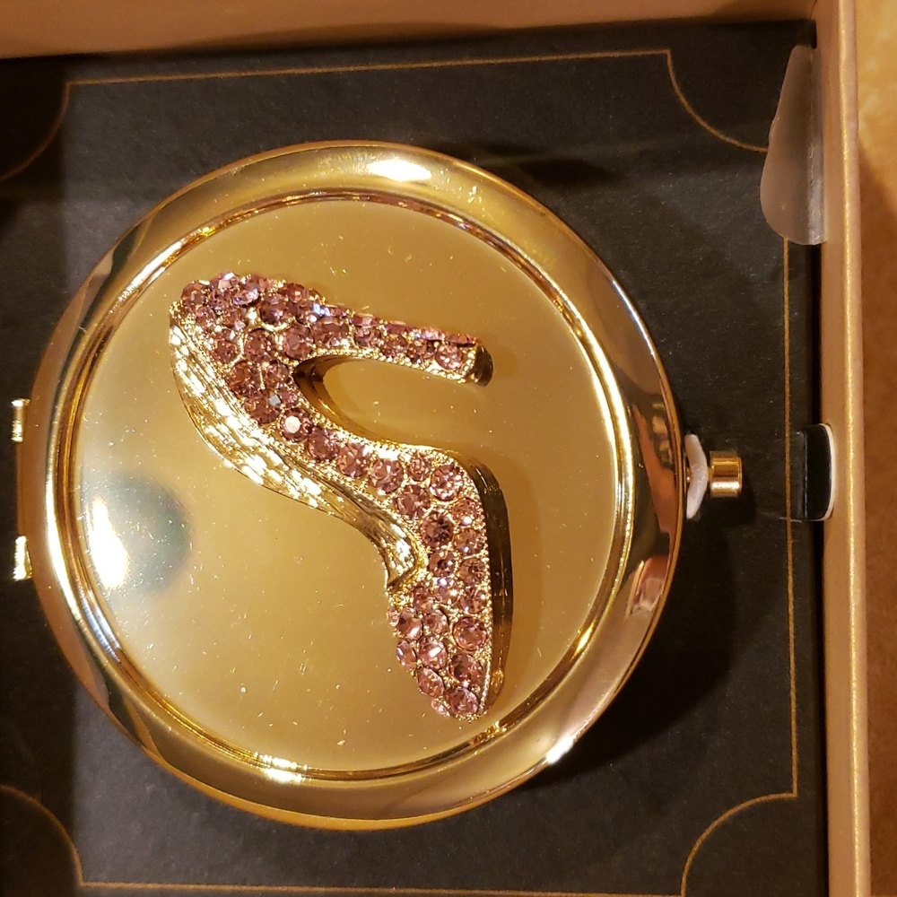 Monet compact mirror with a pink high heel on the front